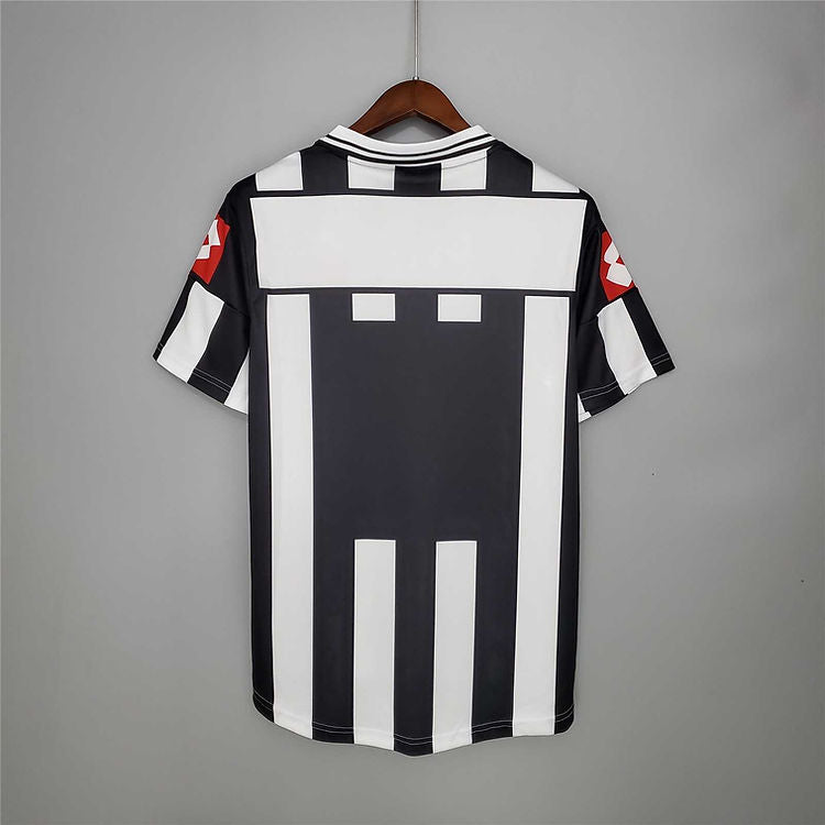 Juventus Home Kit 2001-2002