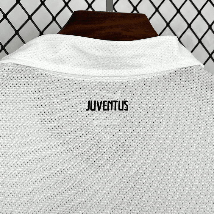 Juventus Away Kit 2010-11