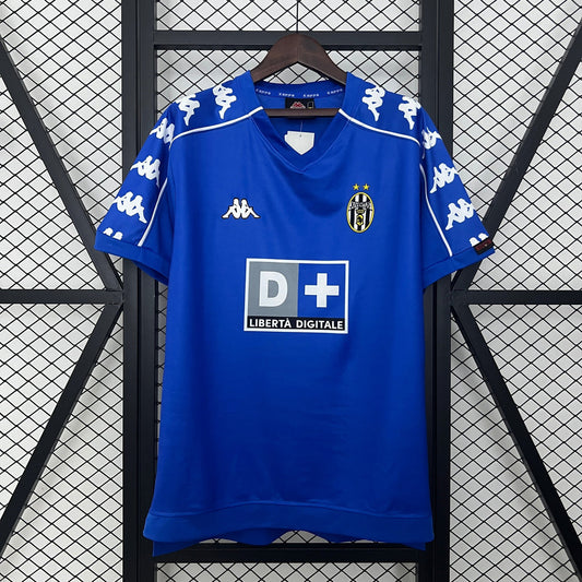 Juventus Away Kit 1999-00