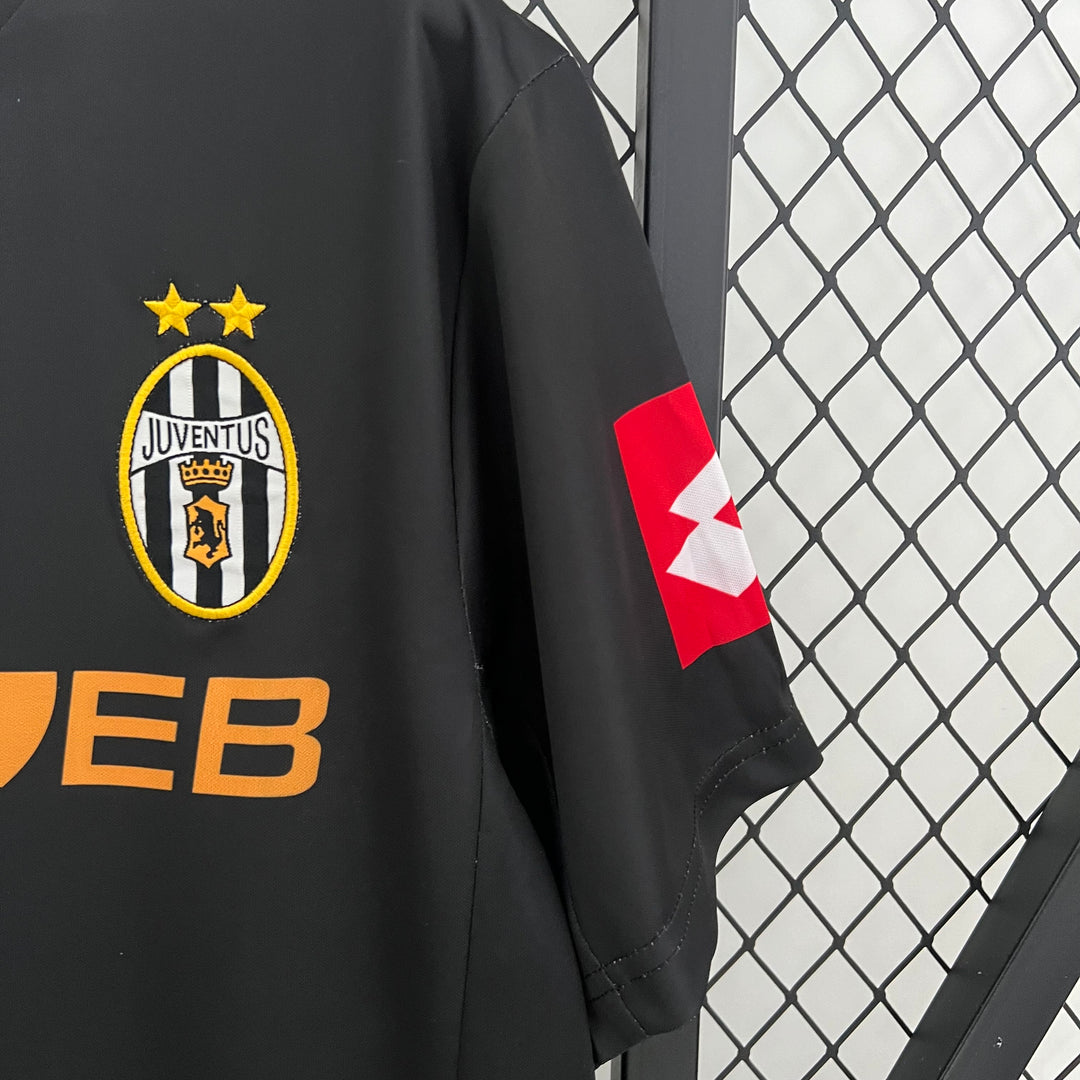 Juventus Away Kit 2001-2002